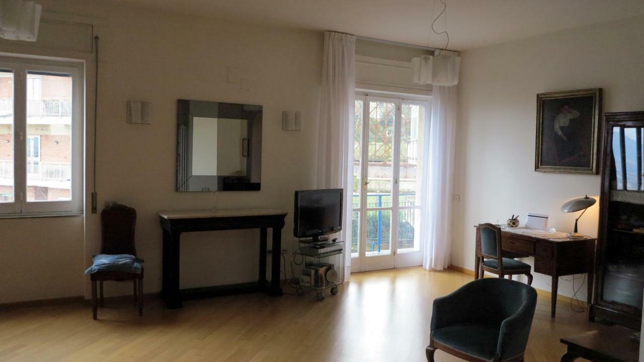 Spacious Panoramic Apartment - Half Way Center-Vomero District Nápoles Exterior foto